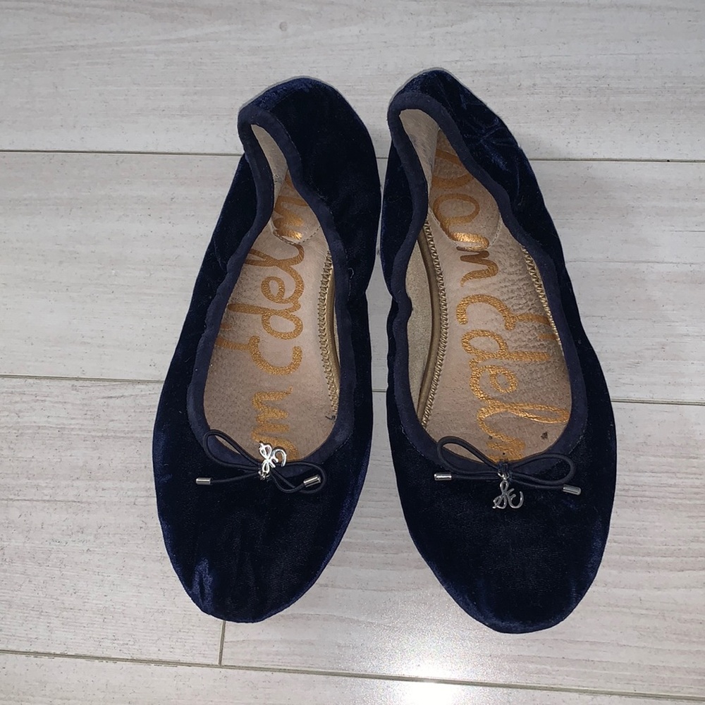 Women’s Suede Navy Flats